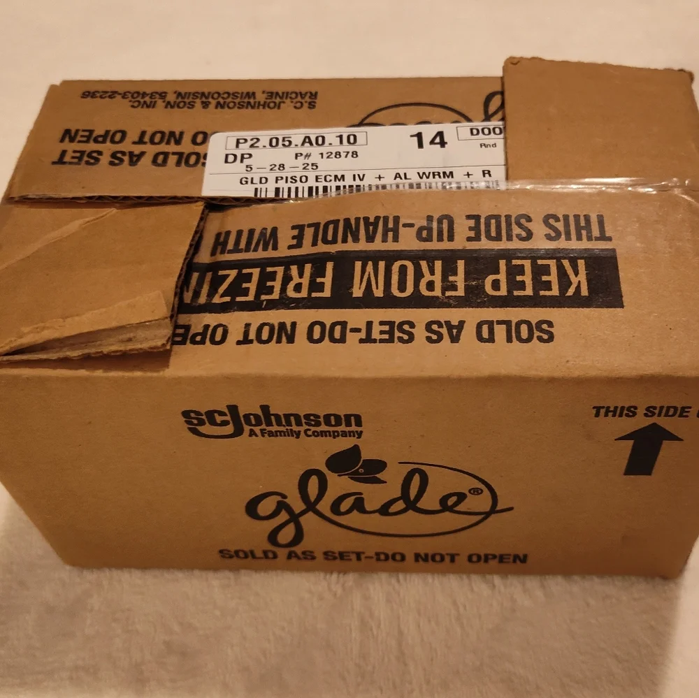 NWT! Glade Plug-In Oil Diffuser Set